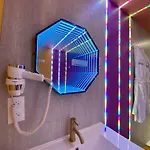 Apartamento Capsule Karaoke - Jacuzzi - Nintendo Switch 2 - Projecteur