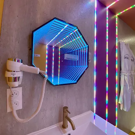 Apartman Capsule Karaoke - Jacuzzi - Nintendo Switch 2 - Projecteur