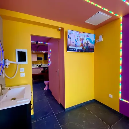 Capsule Karaoke - Jacuzzi - Nintendo Switch 2 - Projecteur Apartamento Valenciennes