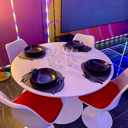 Apartman Capsule Karaoke - Jacuzzi - Nintendo Switch 2 - Projecteur