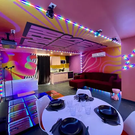 Apartman Capsule Karaoke - Jacuzzi - Nintendo Switch 2 - Projecteur *