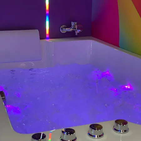 Apartman Capsule Karaoke - Jacuzzi - Nintendo Switch 2 - Projecteur