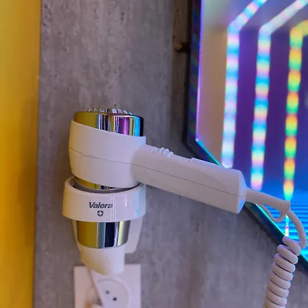 Apartman Capsule Karaoke - Jacuzzi - Nintendo Switch 2 - Projecteur